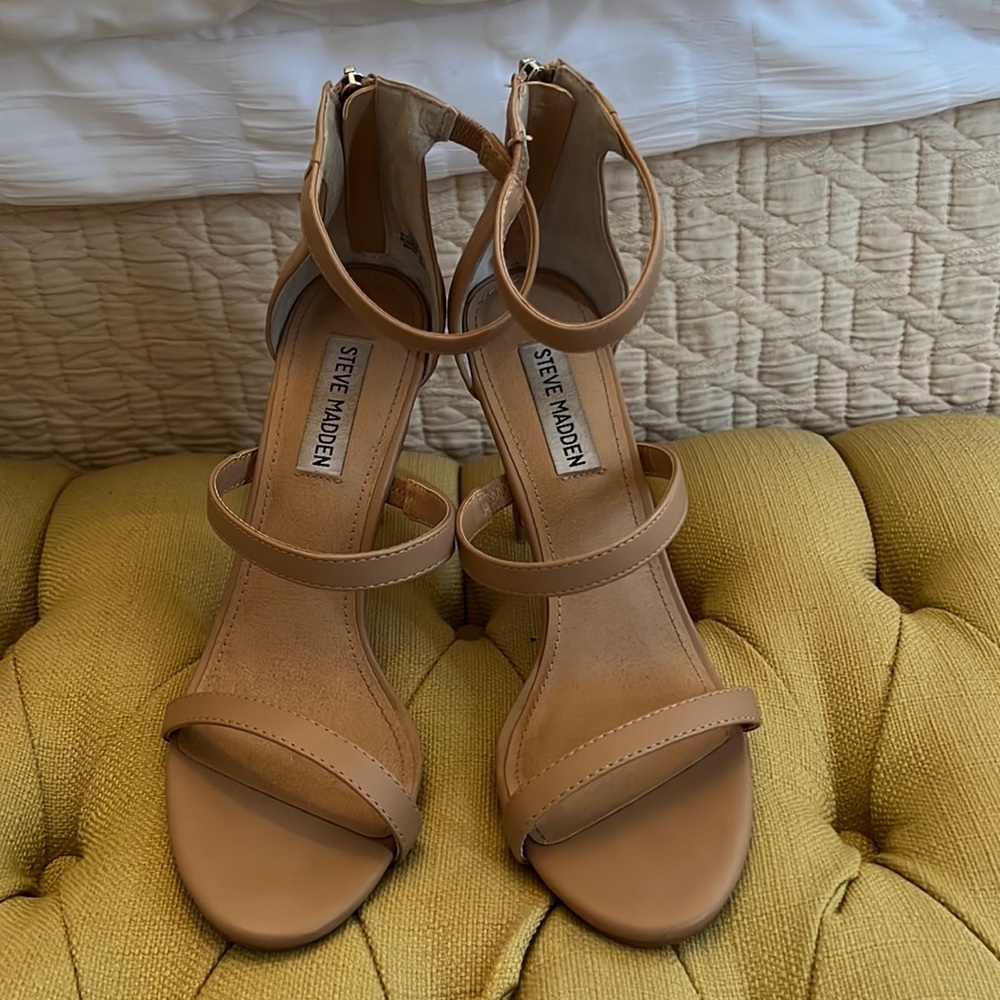 Steve Madden nude heels